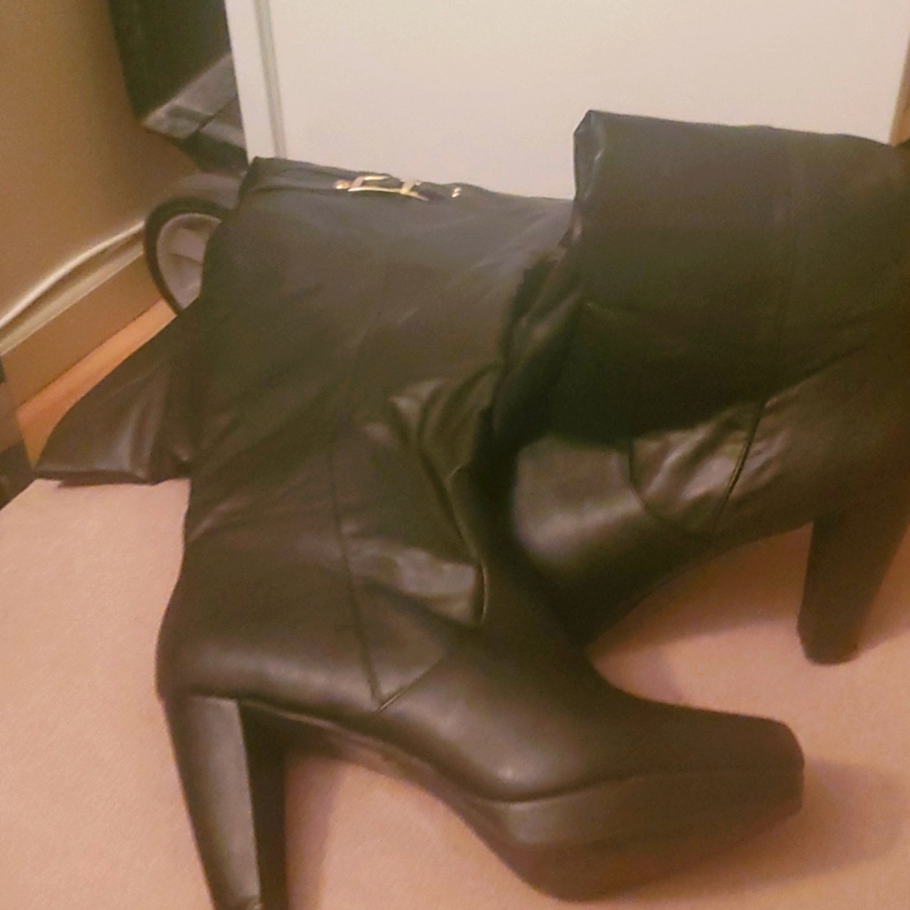 Thigh high boot with buckel on the size and 4 inch heel